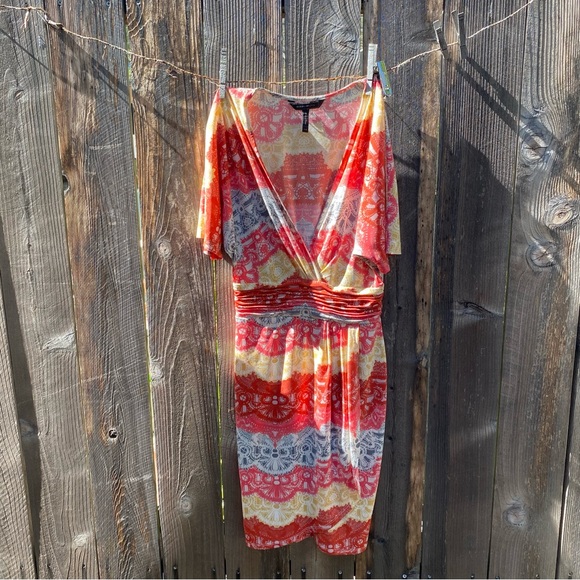 BCBGMaxAzria Dresses & Skirts - BCBGMaxAzria Y2K Women's Red and Cream Midi Dress size XXS